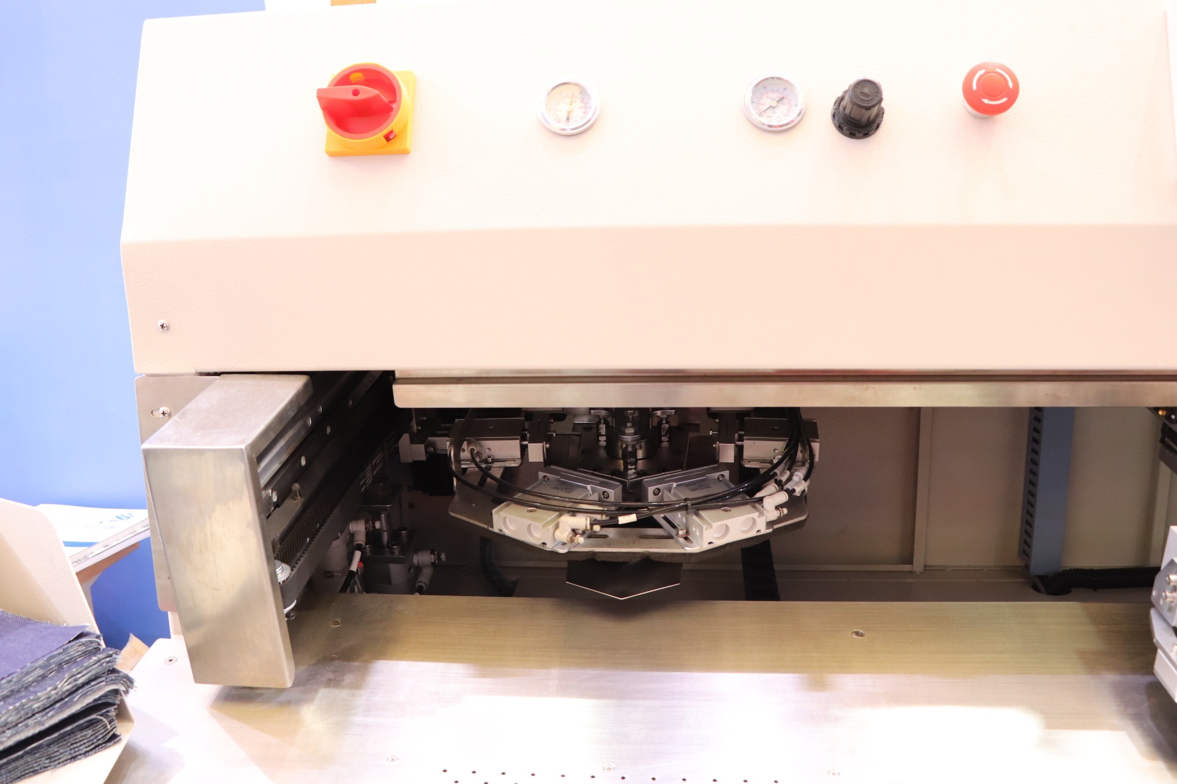 ZY9000TDB Automatic CNC Attaching Pocket Sewing Machine